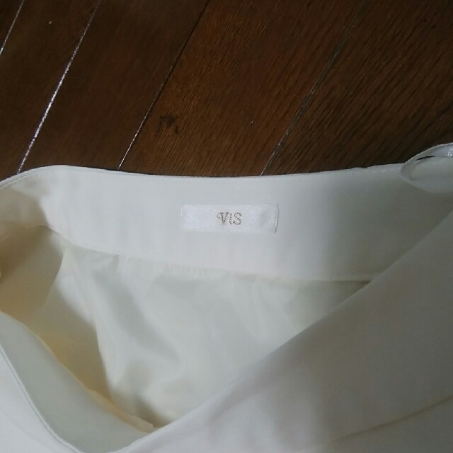 ViS(ヴィス)の新品未使用　Vis オフホワイト　フレアスカート レディースのスカート(ひざ丈スカート)の商品写真