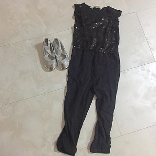 エイチアンドエム(H&M)の結婚式H&Mスパンコールサロペット98➕シルバー靴2点セット(ドレス/フォーマル)