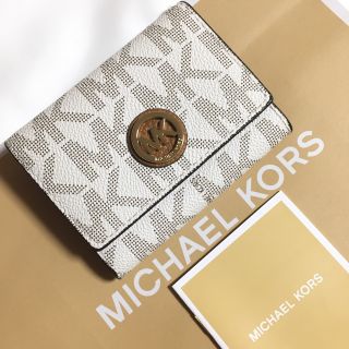 マイケルコース(Michael Kors)のごまちゃん様専用 マイケルコース カードケース パスケース バニラ 新品本物(名刺入れ/定期入れ)