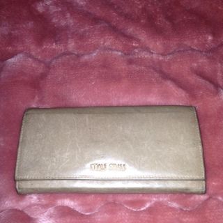 ミュウミュウ(miumiu)のmiumiu長財布（ベージュ）(財布)