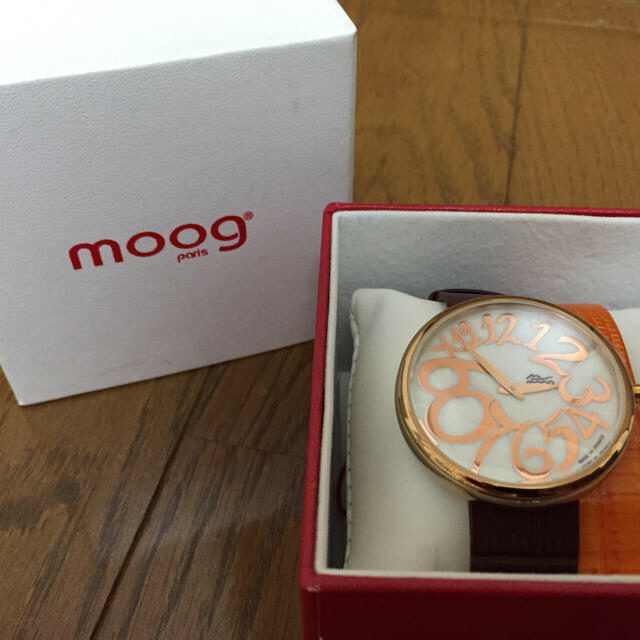【最終値下げしました】moog 腕時計 箱付き レディースのファッション小物(腕時計)の商品写真