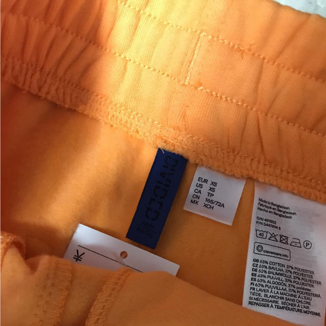 H&M(エイチアンドエム)のH&M オレンジ ハーフパンツ メンズのパンツ(ショートパンツ)の商品写真
