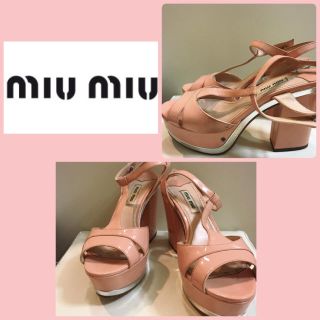 ミュウミュウ(miumiu)のミュウミュウ♡ピンクエナメル×シルバー サンダル♡(サンダル)