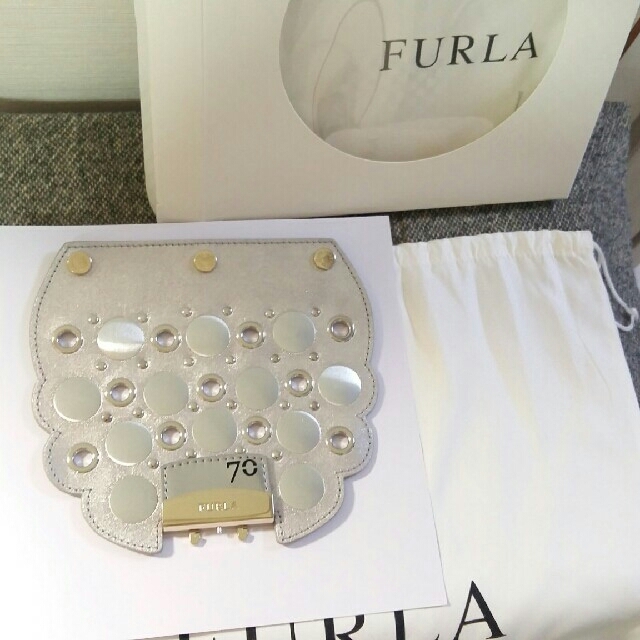 Furla(フルラ)の[♡Lulu様専用♡] 新品 フルラ 白ボディ ＋ シルバーフラップ 90th レディースのバッグ(ショルダーバッグ)の商品写真