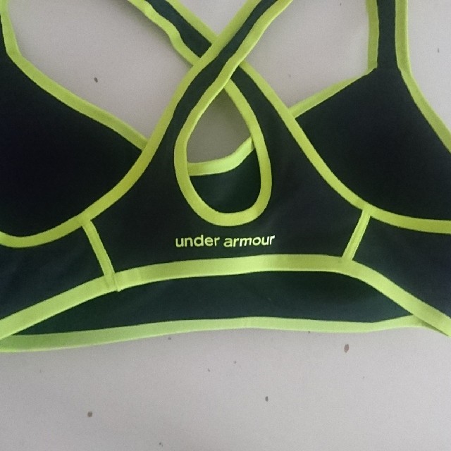 UNDER ARMOUR(アンダーアーマー)の新品☆スポーツブラ スポーツ/アウトドアのトレーニング/エクササイズ(トレーニング用品)の商品写真