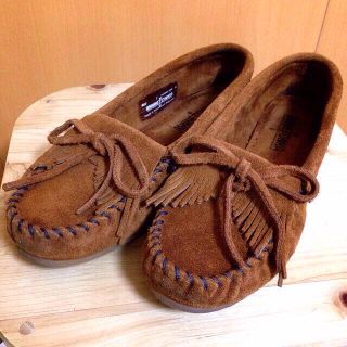 ミネトンカ(Minnetonka)のMinnetonka モカシン ブラウン(ローファー/革靴)