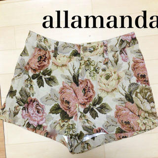 アラマンダ(allamanda)のアラマンダ花柄ショートパンツ(ショートパンツ)