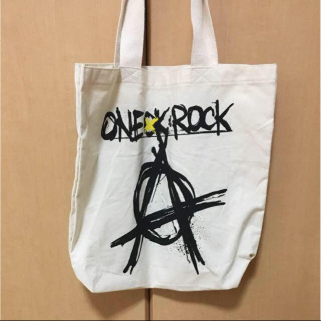 ONE OK ROCK(ワンオクロック)のワンオク Ambitions トートバッグ  エンタメ/ホビーのタレントグッズ(ミュージシャン)の商品写真