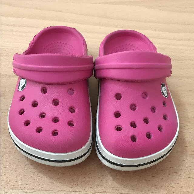 crocs(クロックス)のクロックス 13センチ ピンク キッズ/ベビー/マタニティのベビー靴/シューズ(~14cm)(サンダル)の商品写真