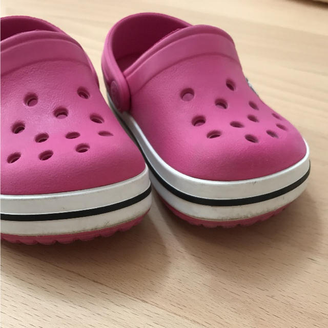 crocs(クロックス)のクロックス 13センチ ピンク キッズ/ベビー/マタニティのベビー靴/シューズ(~14cm)(サンダル)の商品写真