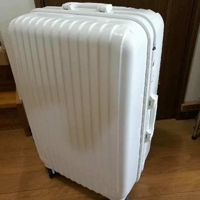ここ様専用 スーツケース 超軽量 Lサイズ 白 TSAロックの通販 by Hana*'s shop｜ラクマ