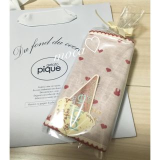 ジェラートピケ(gelato pique)のラッピング済み❤️スタージャガード抱っこ紐カバー赤❤️完売レア(抱っこひも/おんぶひも)