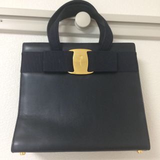 サルヴァトーレフェラガモ(Salvatore Ferragamo)のフェラガモ ハンドバッグ(ハンドバッグ)