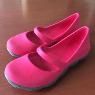 クロックス(crocs)の美品☆クロックス☆フラットシューズ 21cm（5W）ピンク パンプス サンダル(スリッポン)