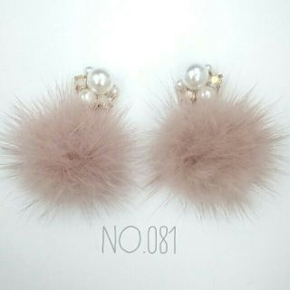 No.081 ファーとビジューのピアス  ハンドメイド(ピアス)