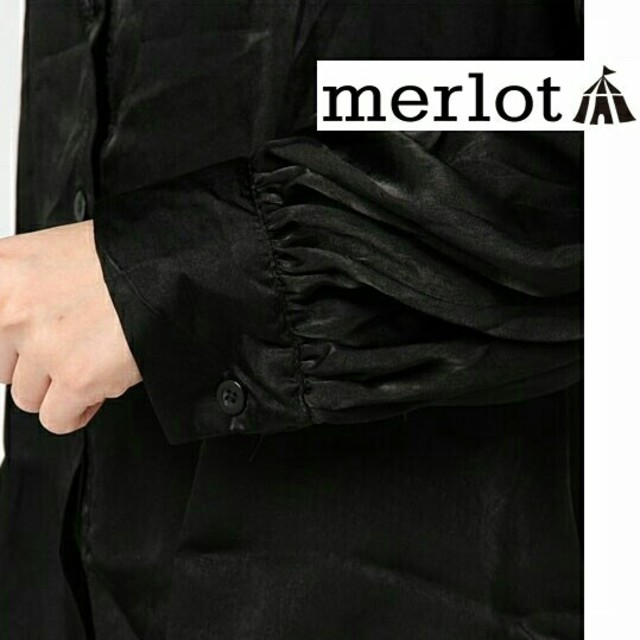 merlot(メルロー)の秋冬新作◌⑅⃝♡メルロー パフスリーブブラウス シャツ ホワイト レディースのトップス(シャツ/ブラウス(長袖/七分))の商品写真