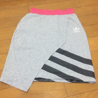 アディダス(adidas)のアディダスオリジナルス スカート(ひざ丈スカート)