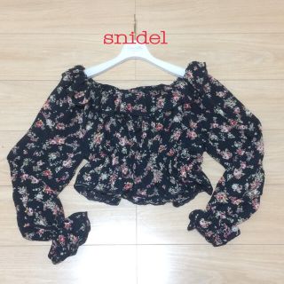 スナイデル(SNIDEL)の美品【snidel】花柄 ショート丈 オフショル(シャツ/ブラウス(長袖/七分))