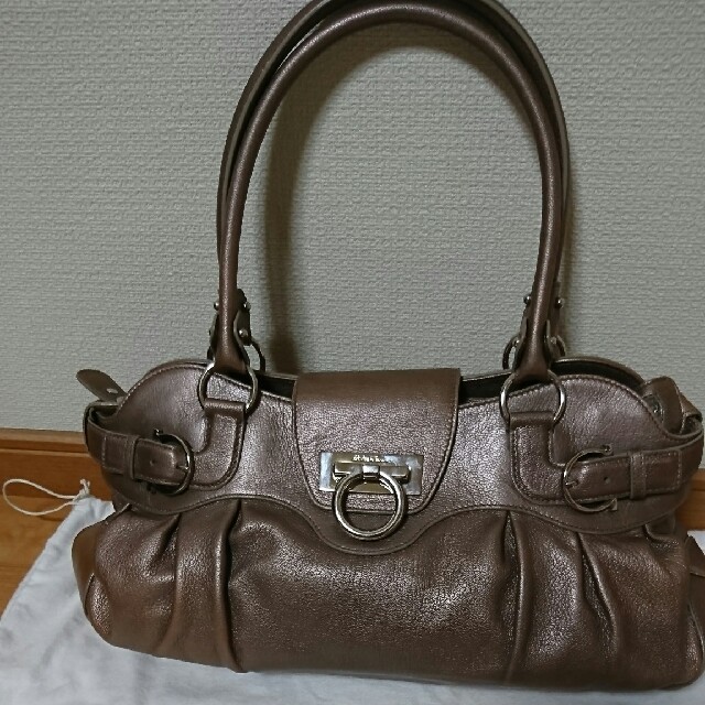 Salvatore Ferragamo(サルヴァトーレフェラガモ)のHONEY様専用出品です❤ レディースのバッグ(ショルダーバッグ)の商品写真