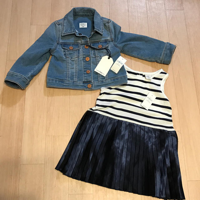 babyGAP(ベビーギャップ)の新品  GAP  2点セット  Gジャン  ワンピース  18〜24  90cm キッズ/ベビー/マタニティのキッズ服女の子用(90cm~)(ジャケット/上着)の商品写真