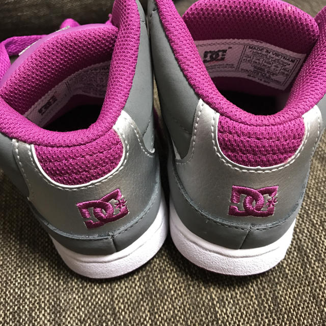 DC(ディーシー)の新品ＤＣ♡キッズスニーカー キッズ/ベビー/マタニティのキッズ靴/シューズ(15cm~)(スニーカー)の商品写真