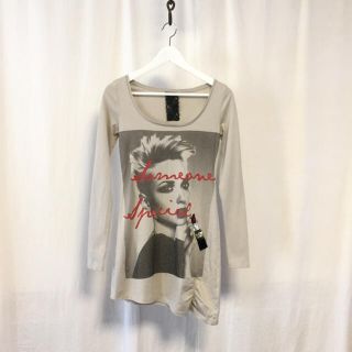 リエンダ(rienda)の着用回数少なめ！riendaアシンメトリーフォト風ロングスリーブTシャツ(Tシャツ/カットソー(七分/長袖))