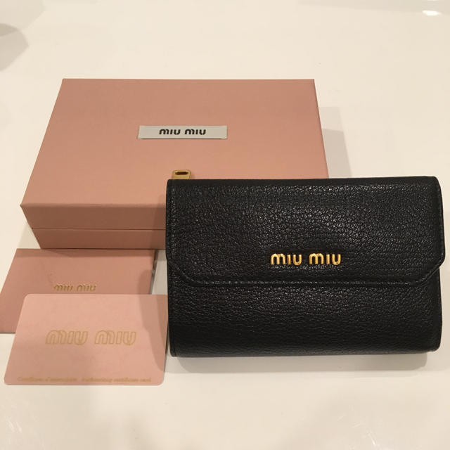 miumiu(ミュウミュウ)の未使用美品☆miumiu折り財布 レディースのファッション小物(財布)の商品写真