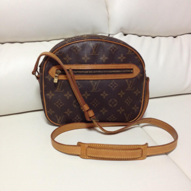 LOUIS VUITTON - ヴィトンショルダー