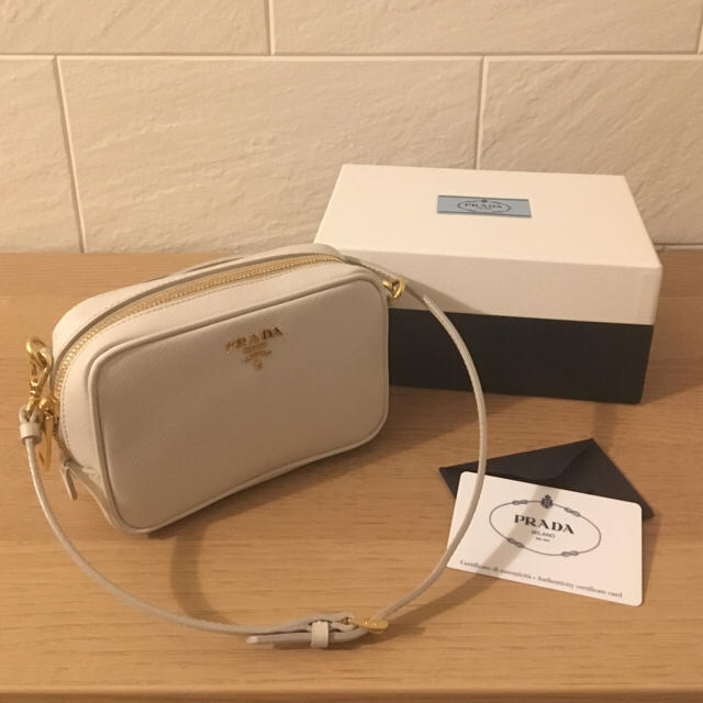 Prada プラダ Prada ショルダーバッグ ポシェット ホワイトの通販 By Sweeteurope S Shop プラダならラクマ