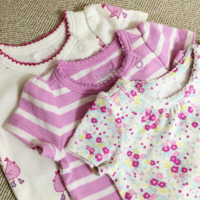 babyGAP(ベビーギャップ)の新品★GAP 新生児用♡ロンパース3枚セット キッズ/ベビー/マタニティのベビー服(~85cm)(ロンパース)の商品写真