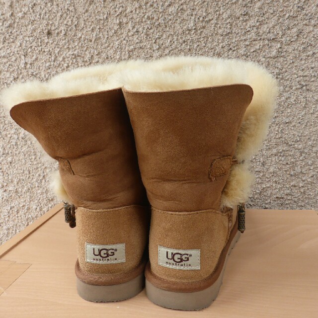 UGG(アグ)のりぼん様専用 UGG ベージュブーツ レディースの靴/シューズ(ブーツ)の商品写真