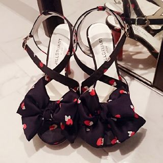 ジルスチュアート(JILLSTUART)の《美品》ジルスチュアート♡ハート柄サンダル（ネイビー）【JILL STUART】(サンダル)