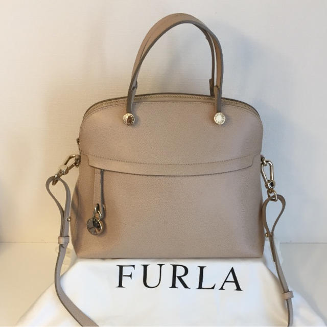 Furla(フルラ)の【美品】フルラ♡パイパー M ライトベージュ バッグ レディースのバッグ(ショルダーバッグ)の商品写真