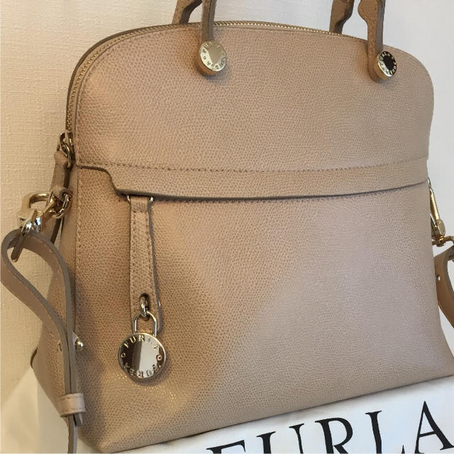 Furla(フルラ)の【美品】フルラ♡パイパー M ライトベージュ バッグ レディースのバッグ(ショルダーバッグ)の商品写真