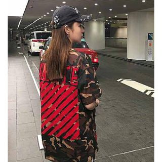 オフホワイト(OFF-WHITE)の大人気迷彩カラー オフホワイト Ｏff white Tシャツ 半袖   (Tシャツ(半袖/袖なし))