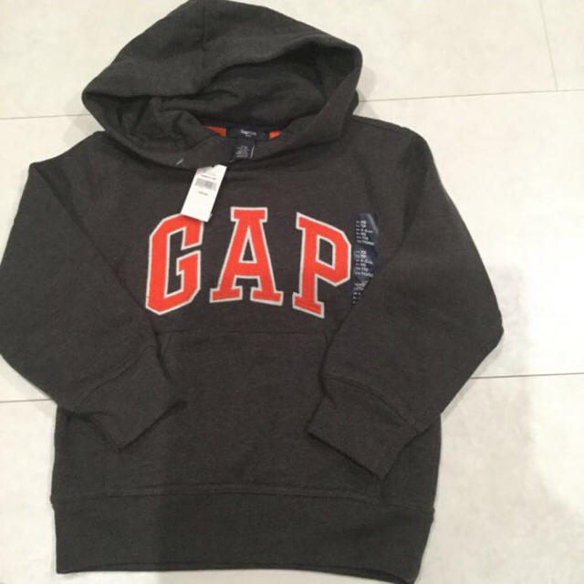 GAP(ギャップ)の新品 ギャップ GAPパーカー トレーナー 110cm キッズ/ベビー/マタニティのキッズ服男の子用(90cm~)(Tシャツ/カットソー)の商品写真