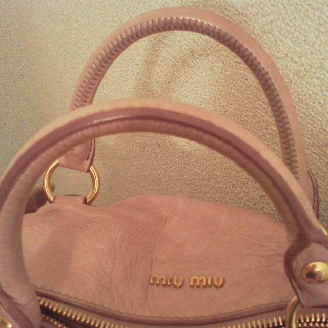 MIU MIU(ミュウミュウ)のmiumiu ハンドバッグ レディースのバッグ(ハンドバッグ)の商品写真