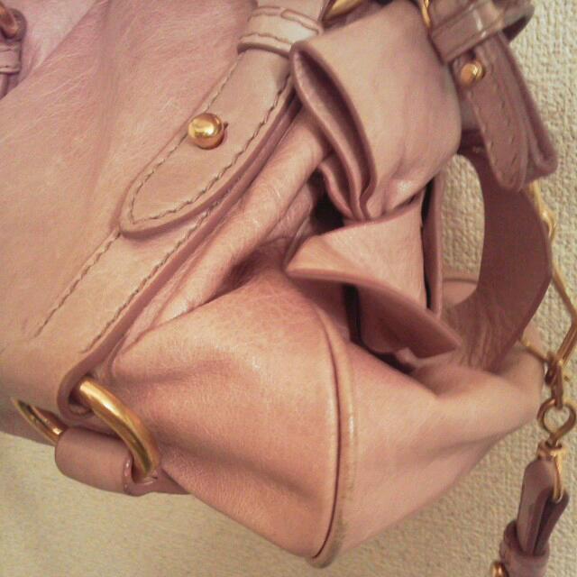 MIU MIU(ミュウミュウ)のmiumiu ハンドバッグ レディースのバッグ(ハンドバッグ)の商品写真