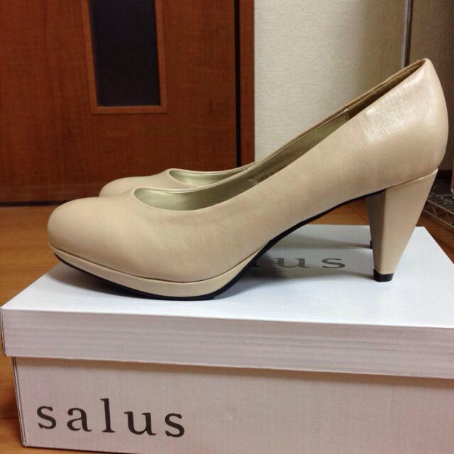 salus(サルース)の新品 ベージュパンプス レディースの靴/シューズ(ハイヒール/パンプス)の商品写真