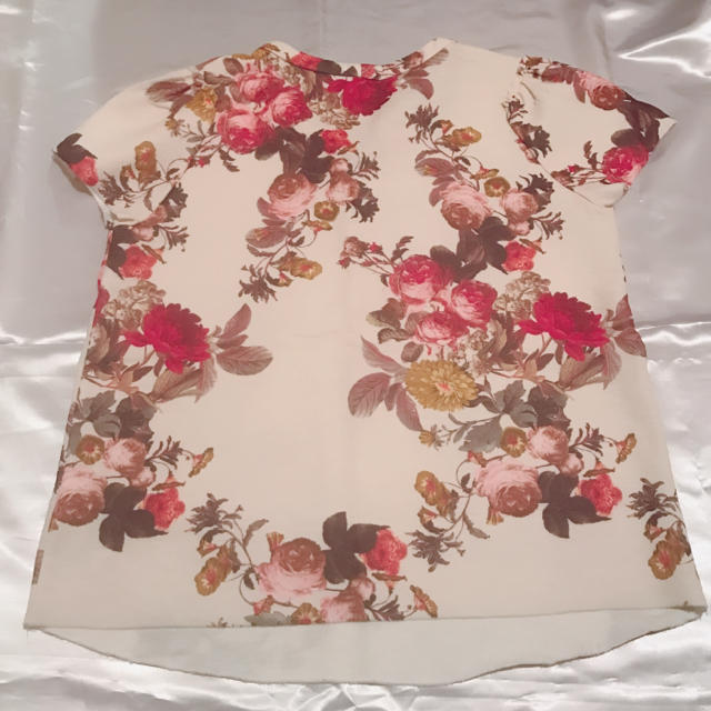 ZARA(ザラ)の♡【ZARA】ヴィンテージ系 花柄Tシャツ♡ レディースのトップス(Tシャツ(半袖/袖なし))の商品写真