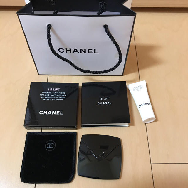 CHANEL(シャネル)のシャネル アクセソワール ドゥ マッサージュV コスメ/美容のスキンケア/基礎化粧品(フェイスローラー/小物)の商品写真