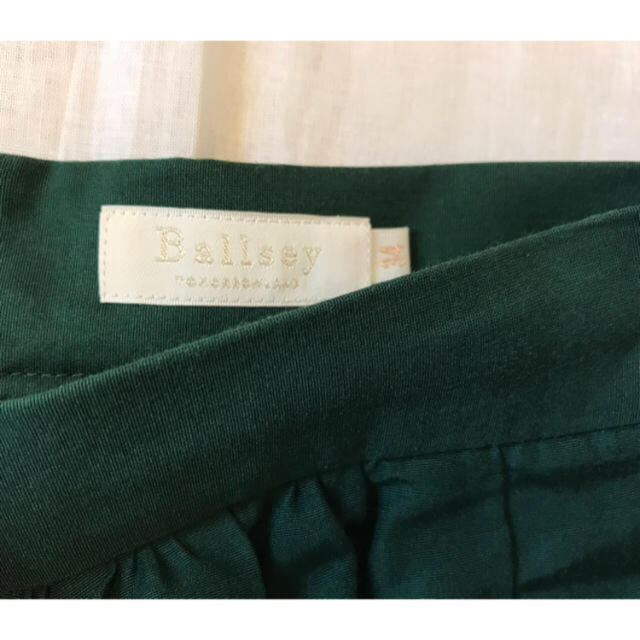 TOMORROWLAND(トゥモローランド)のトゥモローランド ボールジィ 秋色グリーンシルクグログランフレアスカート レディースのスカート(ひざ丈スカート)の商品写真