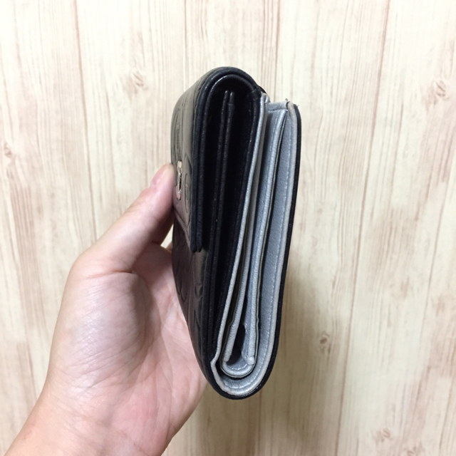 CHANEL(シャネル)のシャネル カメリア コンパクト折り財布 ブラック シルバー金具 レディースのファッション小物(財布)の商品写真