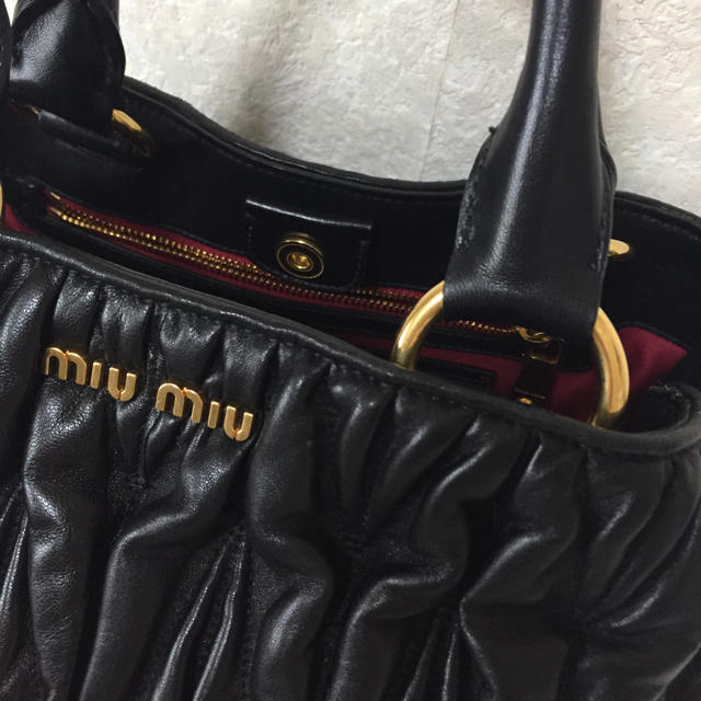 miumiu(ミュウミュウ)の♡美品♡miumiu✱マテラッセ2wayバッグ レディースのバッグ(ハンドバッグ)の商品写真