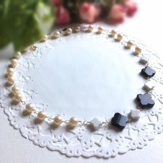 オニキスとパールのflower necklace (ネックレス)