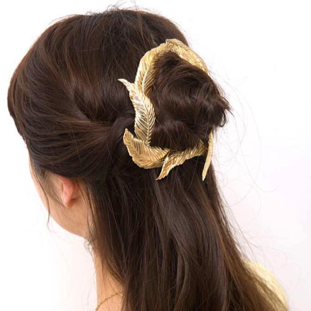 Secret Honey(シークレットハニー)の【新品タグ付き】美女と野獣 secret honey フェザーヘアアクセサリー レディースのヘアアクセサリー(その他)の商品写真