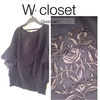 ダブルクローゼット(w closet)の1度使用しました☆フレア袖刺繍入りブラウス クロ(シャツ/ブラウス(半袖/袖なし))