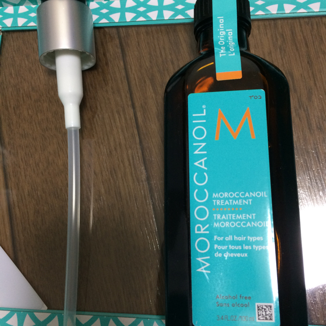 Moroccan oil(モロッカンオイル)の訳あり値下げ☆モロッカンオイル アロマキャンドル付き 箱入り コスメ/美容のヘアケア/スタイリング(ヘアケア)の商品写真