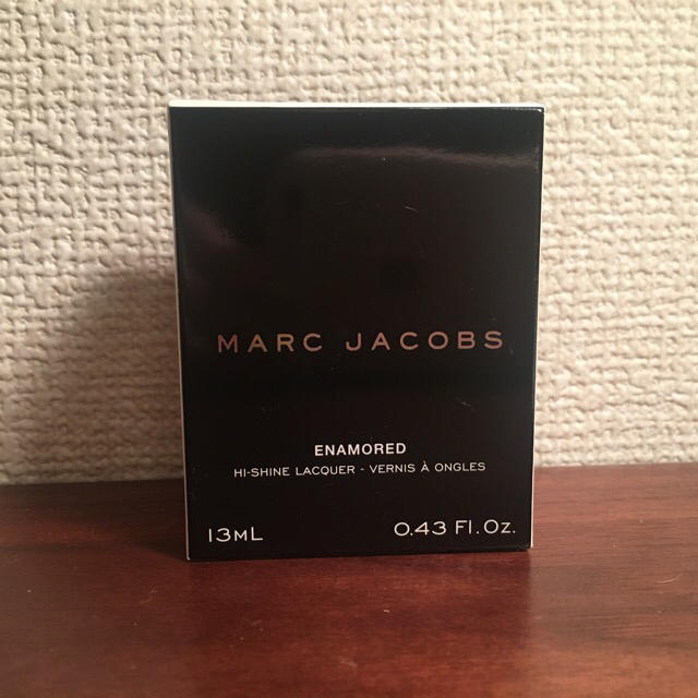 MARC BY MARC JACOBS(マークバイマークジェイコブス)のマークジェイコブス ネイルポリッシュ(薄ピンク) コスメ/美容のネイル(マニキュア)の商品写真