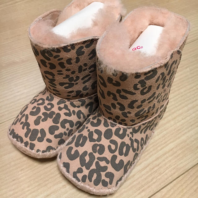 UGG(アグ)の★UGGブーツ★ベビー★新品未使用★ベビーピンクレオパード★カシームートンブーツ キッズ/ベビー/マタニティのベビー靴/シューズ(~14cm)(ブーツ)の商品写真